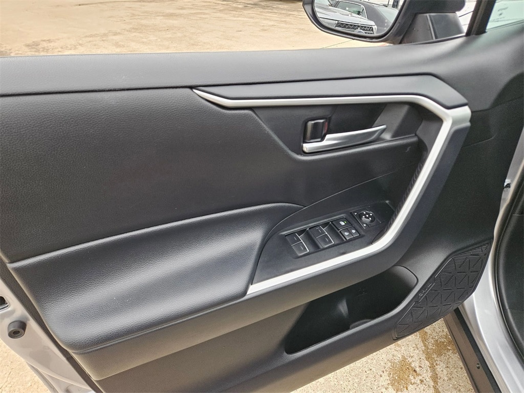 Thumbnail: 2025 Toyota RAV4 - 13