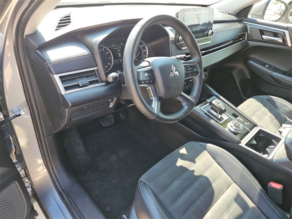 Thumbnail: 2024 Mitsubishi Outlander - 15