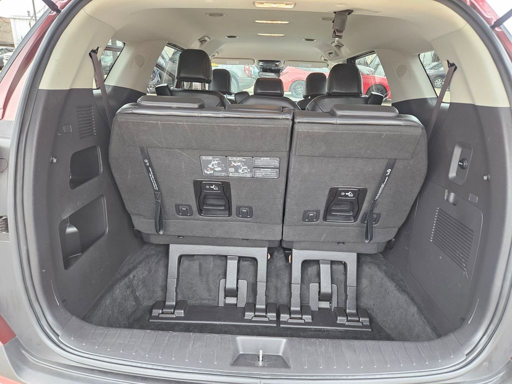 Thumbnail: 2025 Kia Carnival - 24