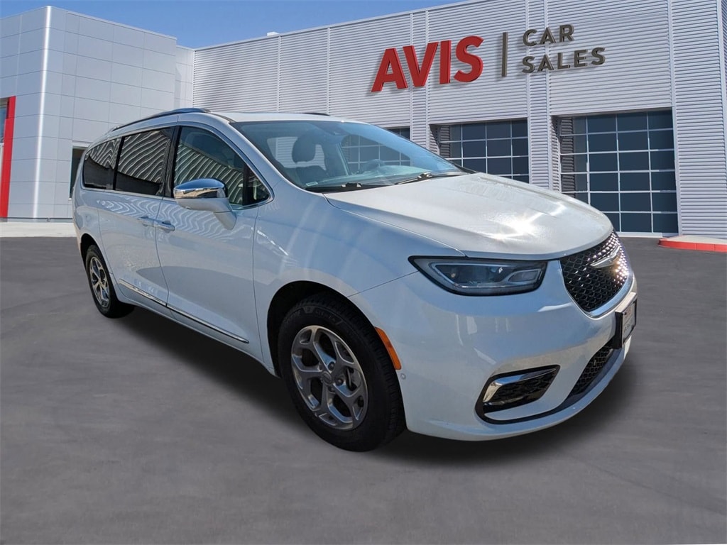 Thumbnail: 2021 Chrysler Pacifica - 3