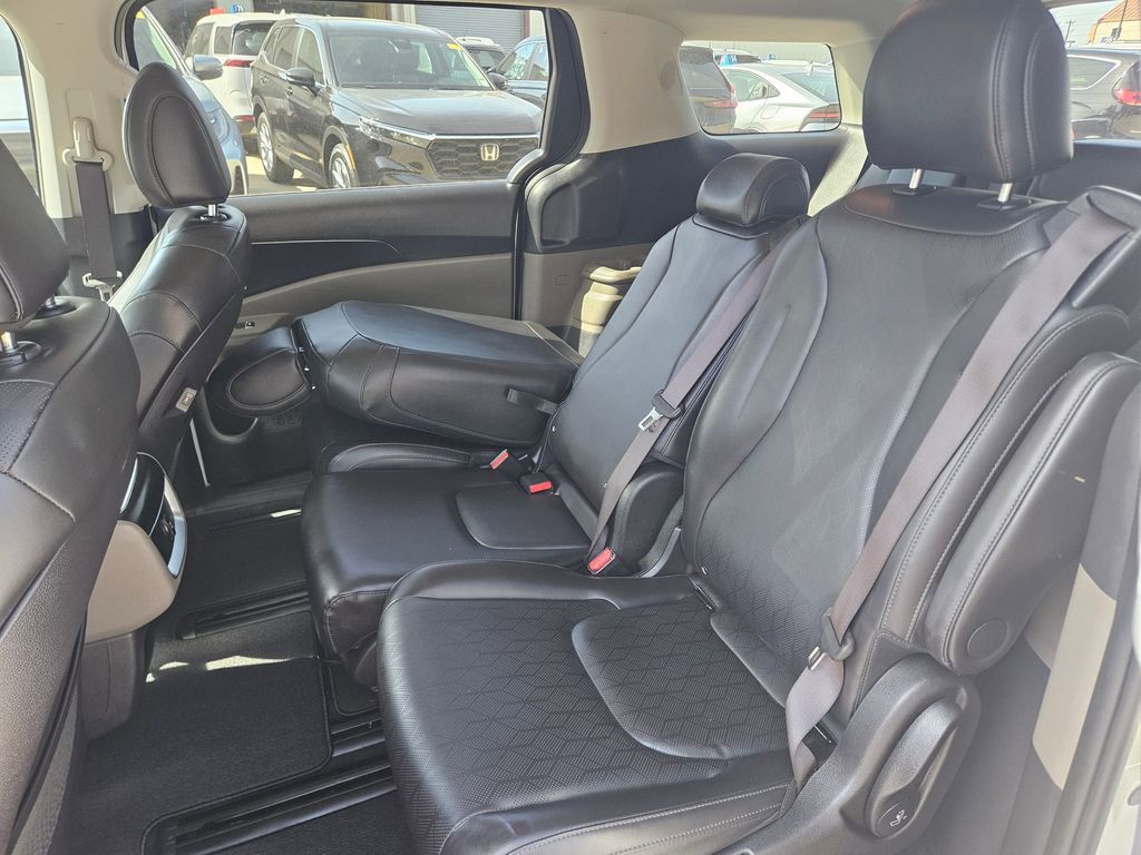 Thumbnail: 2025 Kia Carnival - 27