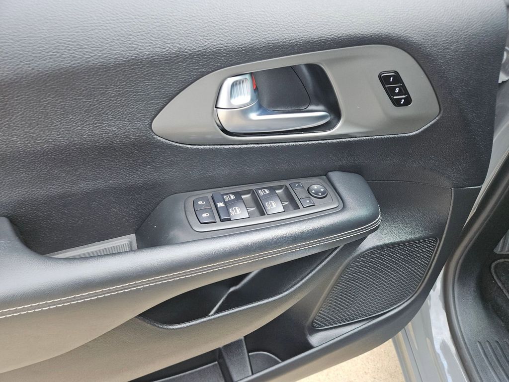 Thumbnail: 2025 Chrysler Pacifica - 15