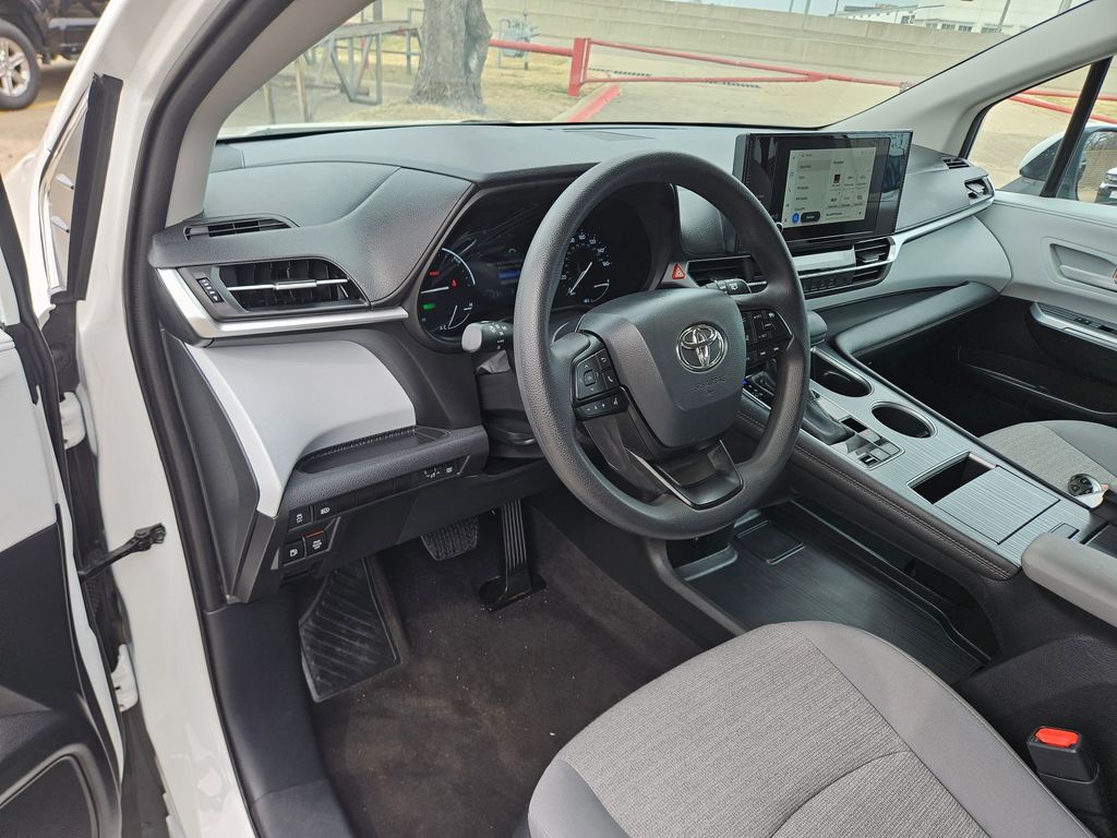 Thumbnail: 2025 Toyota Sienna - 13
