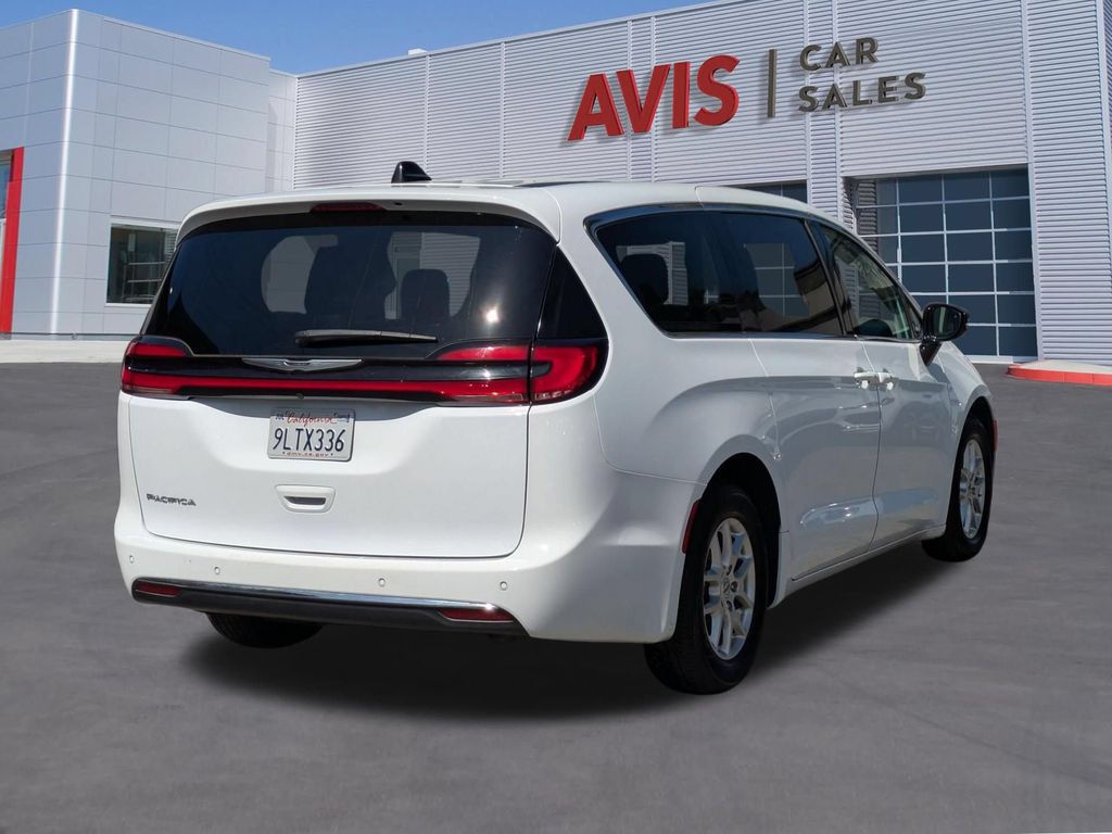 Thumbnail: 2024 Chrysler Pacifica - 6