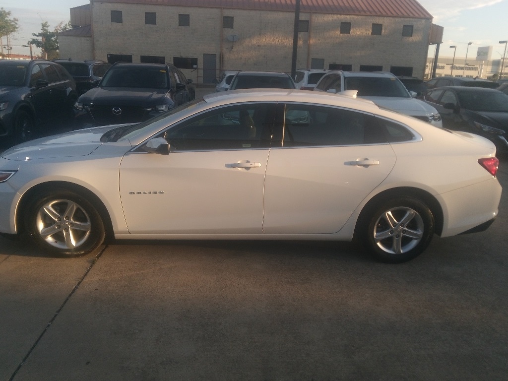Thumbnail: 2024 Chevrolet Malibu - 4