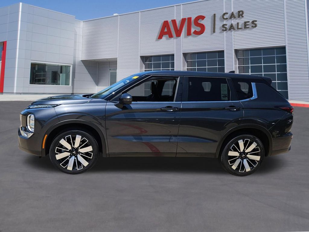 Thumbnail: 2025 Mitsubishi Outlander - 2