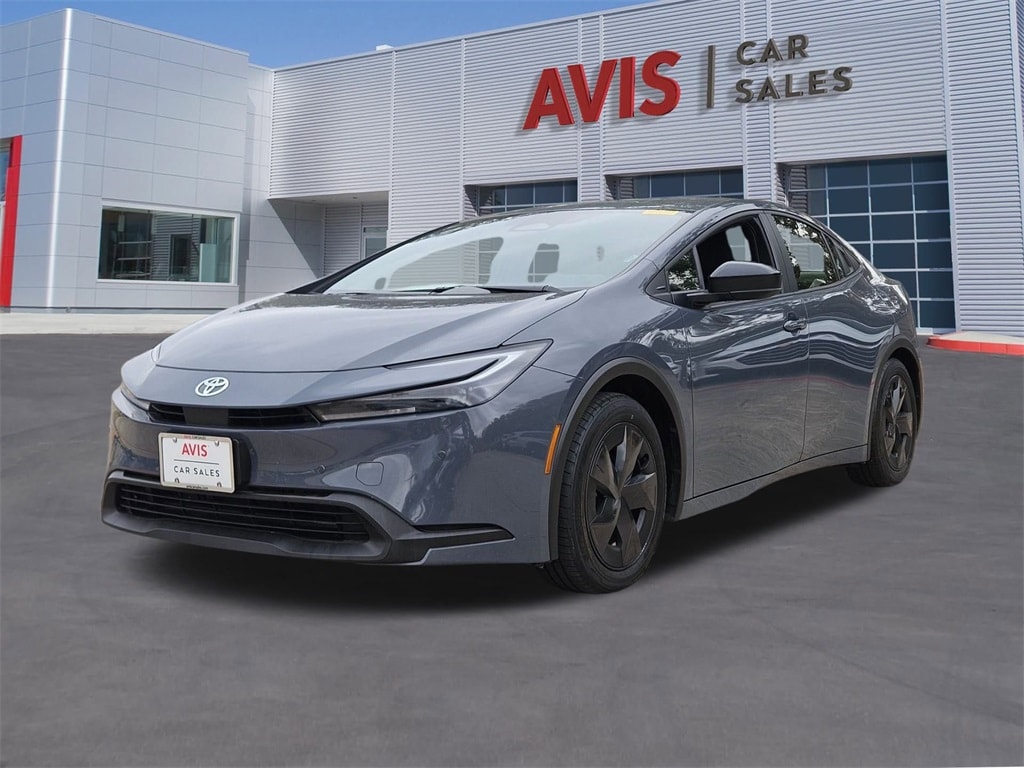 2025 Toyota Prius LE's photo