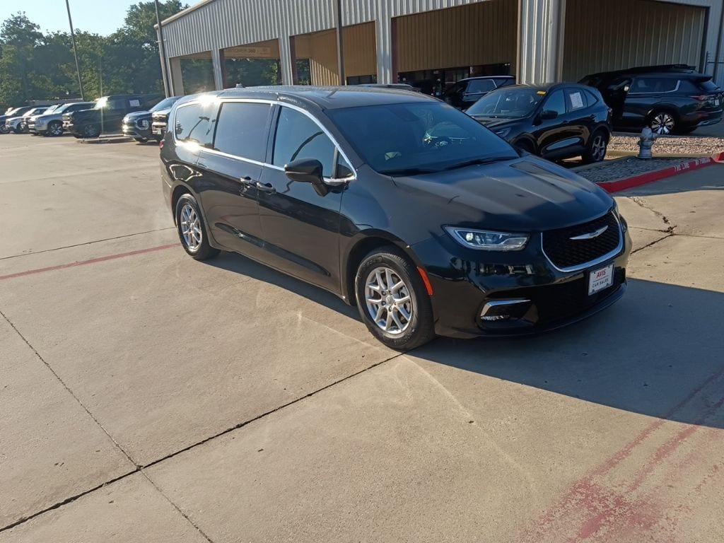 Thumbnail: 2025 Chrysler Pacifica - 6