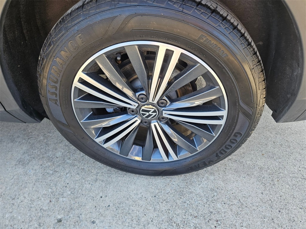 Thumbnail: 2024 Volkswagen Tiguan - 24