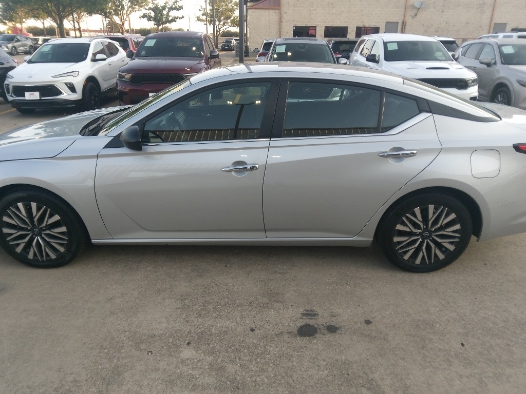 Thumbnail: 2024 Nissan Altima - 2