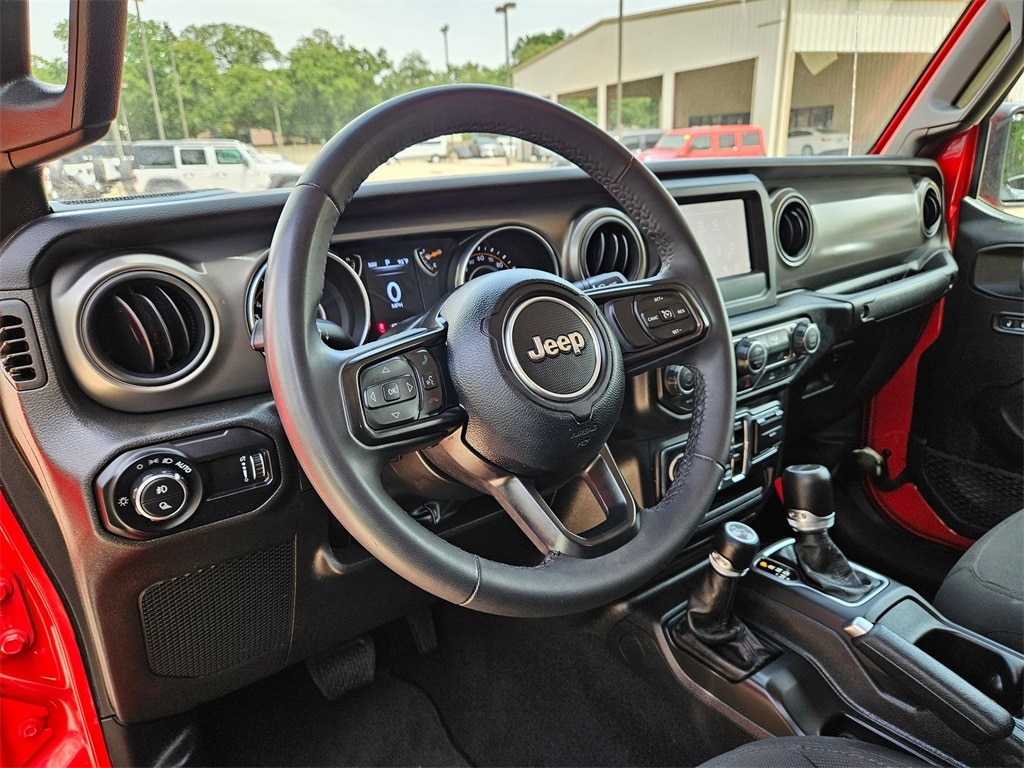Thumbnail: 2023 Jeep Gladiator - 15