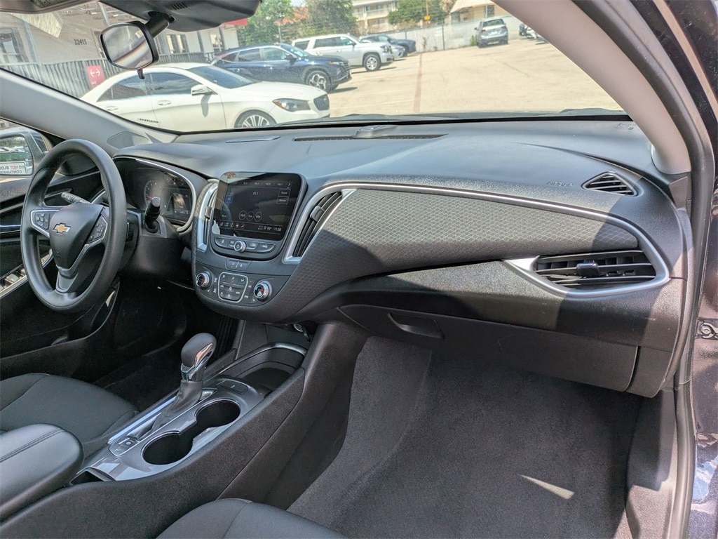 Thumbnail: 2023 Chevrolet Malibu - 32