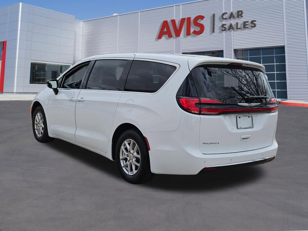 Thumbnail: 2025 Chrysler Pacifica - 3