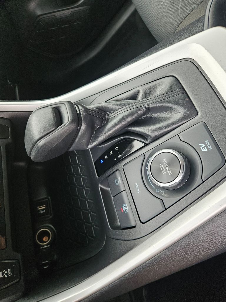 Thumbnail: 2025 Toyota RAV4 - 28