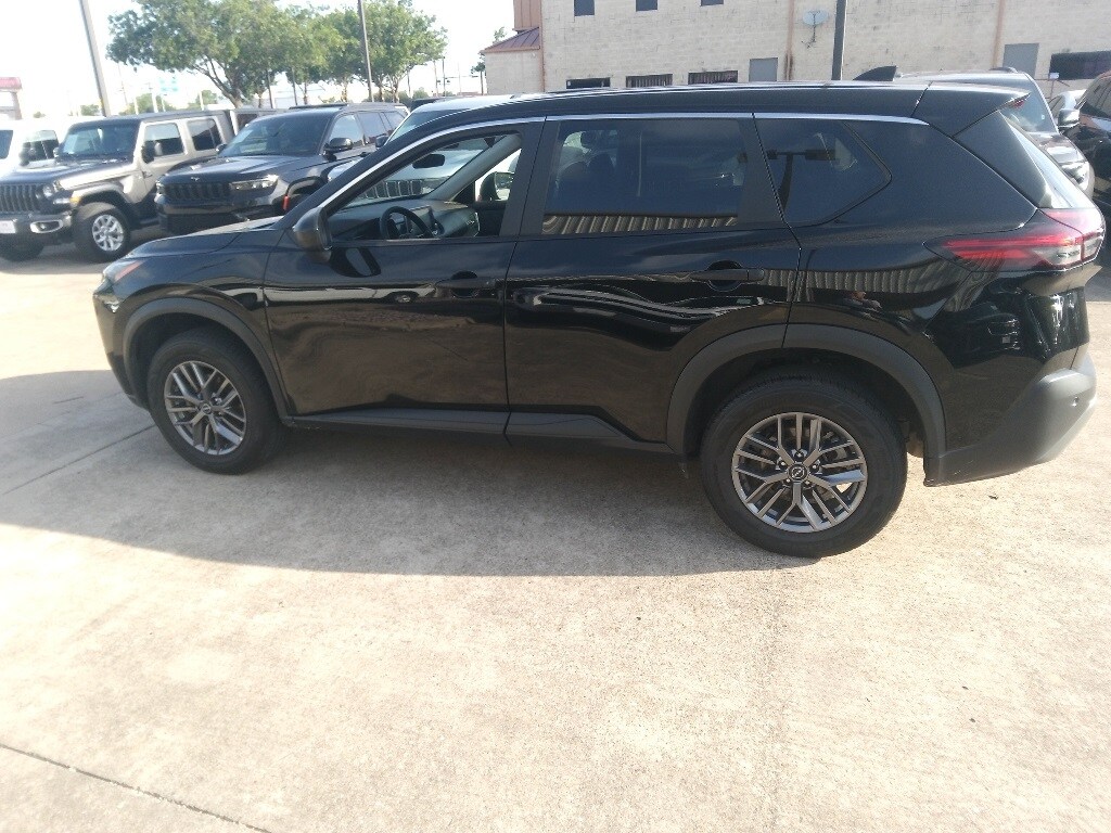 Thumbnail: 2023 Nissan Rogue - 3