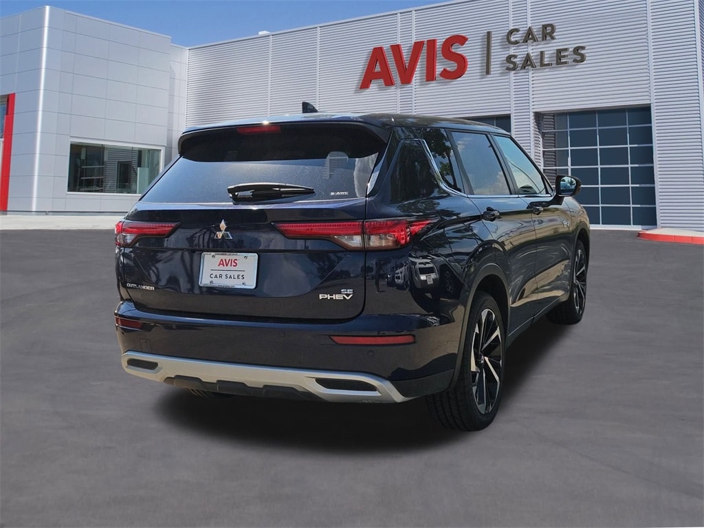 Thumbnail: 2023 Mitsubishi Outlander - 6