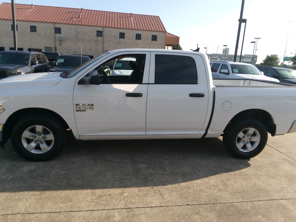 2023 RAM 1500 Classic SLT 3