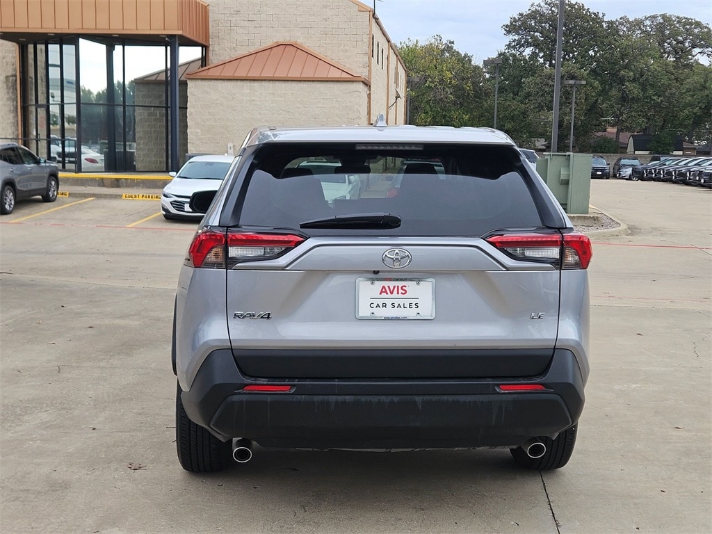 2025 Toyota RAV4 LE photo 4