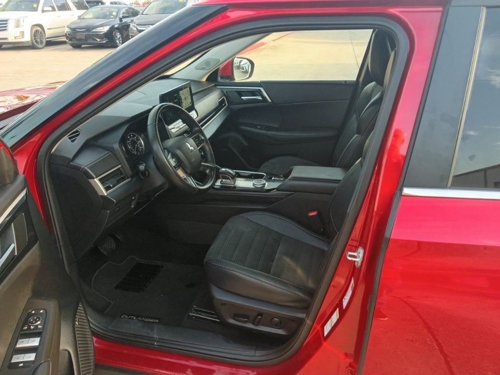 Thumbnail: 2025 Mitsubishi Outlander - 4