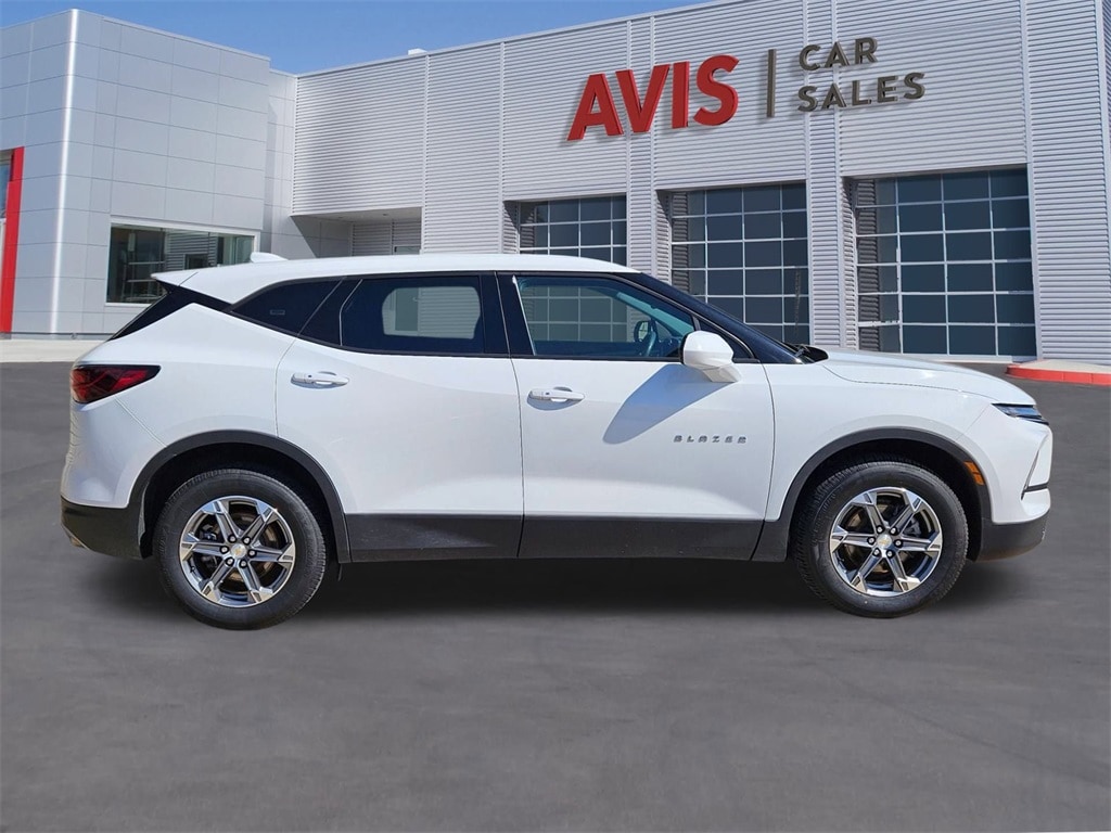 Thumbnail: 2023 Chevrolet Blazer - 5
