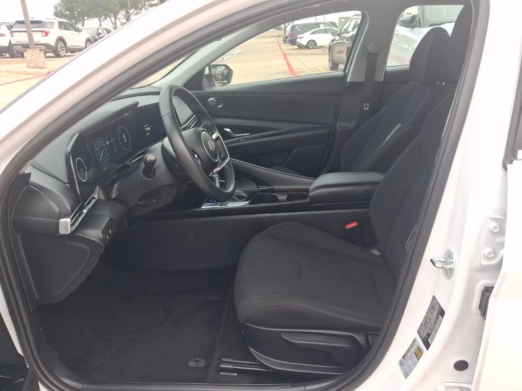 Thumbnail: 2025 Hyundai Elantra - 4