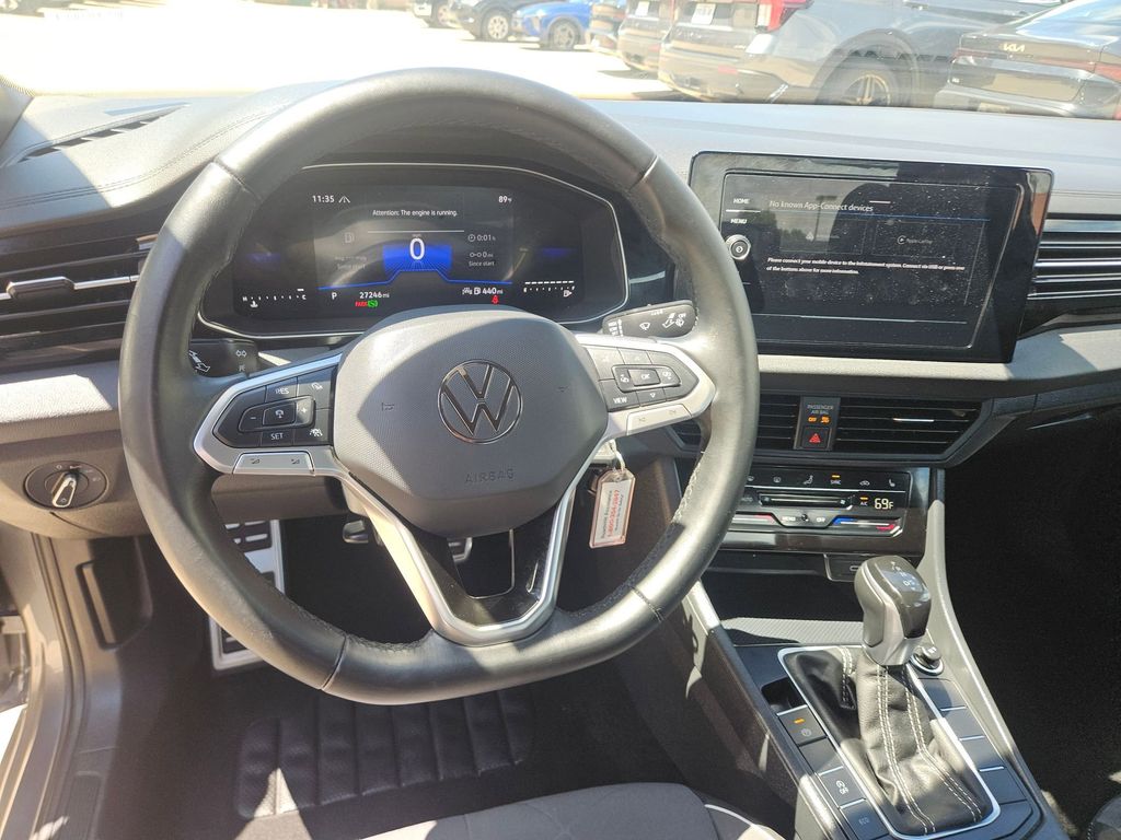 Thumbnail: 2025 Volkswagen Jetta - 17