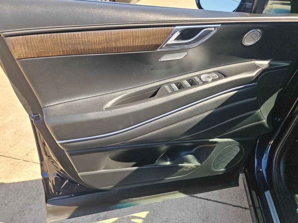 Thumbnail: 2024 Genesis GV80 - 13