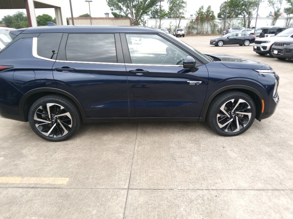 Thumbnail: 2023 Mitsubishi Outlander - 7