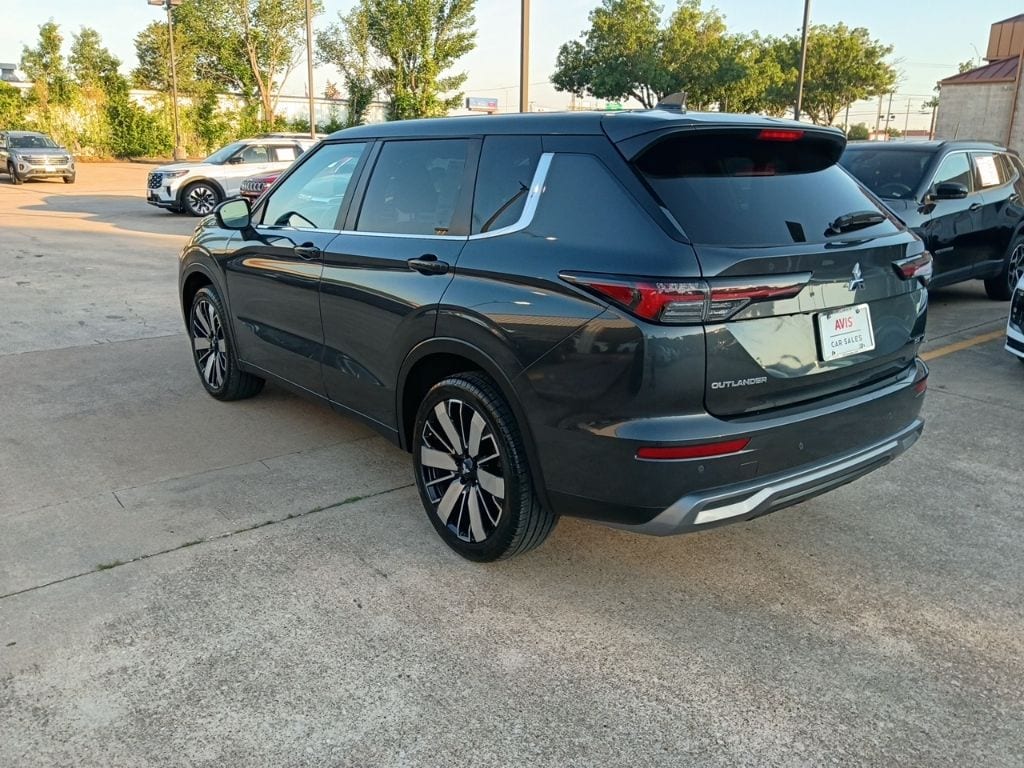 Thumbnail: 2025 Mitsubishi Outlander - 8