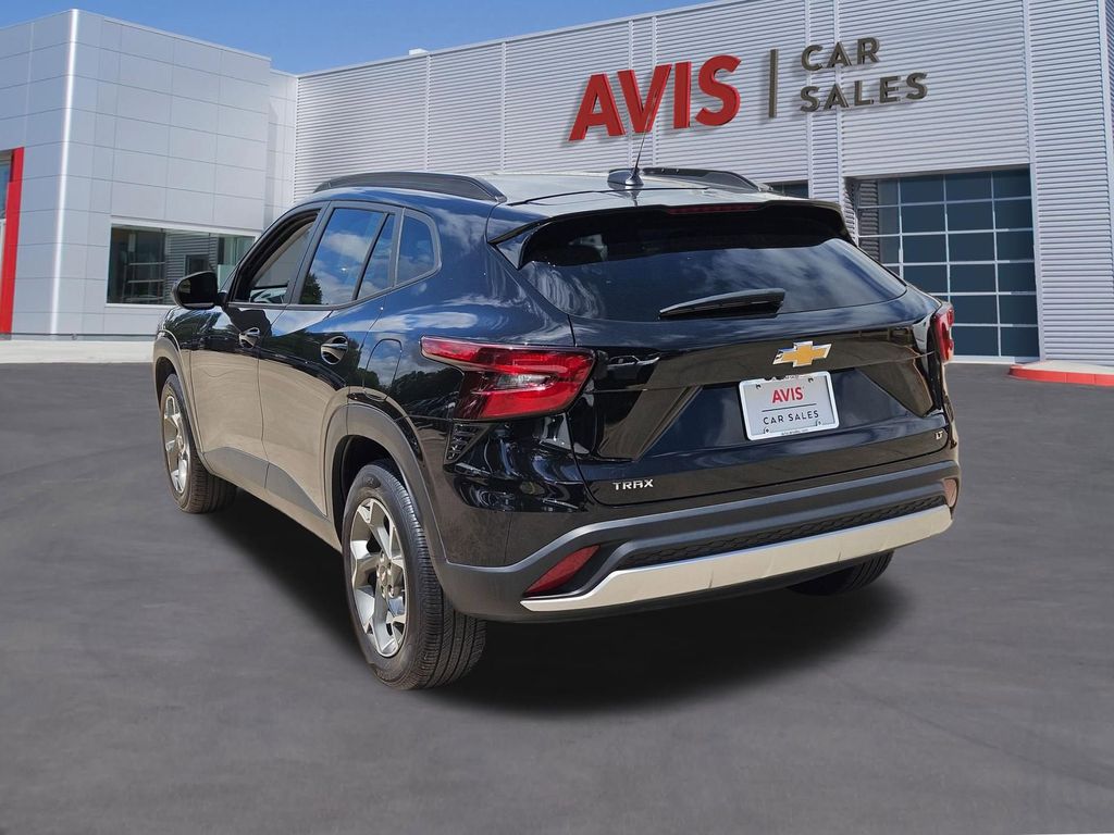 Thumbnail: 2025 Chevrolet Trax - 3