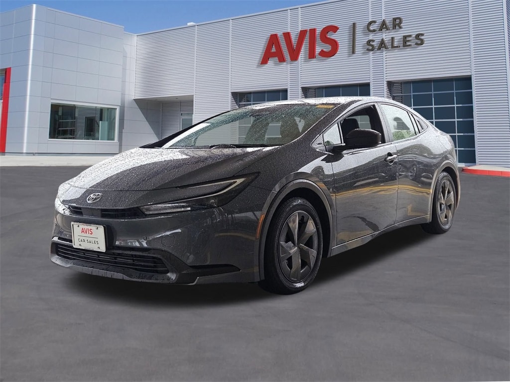 2025 Toyota Prius LE's photo