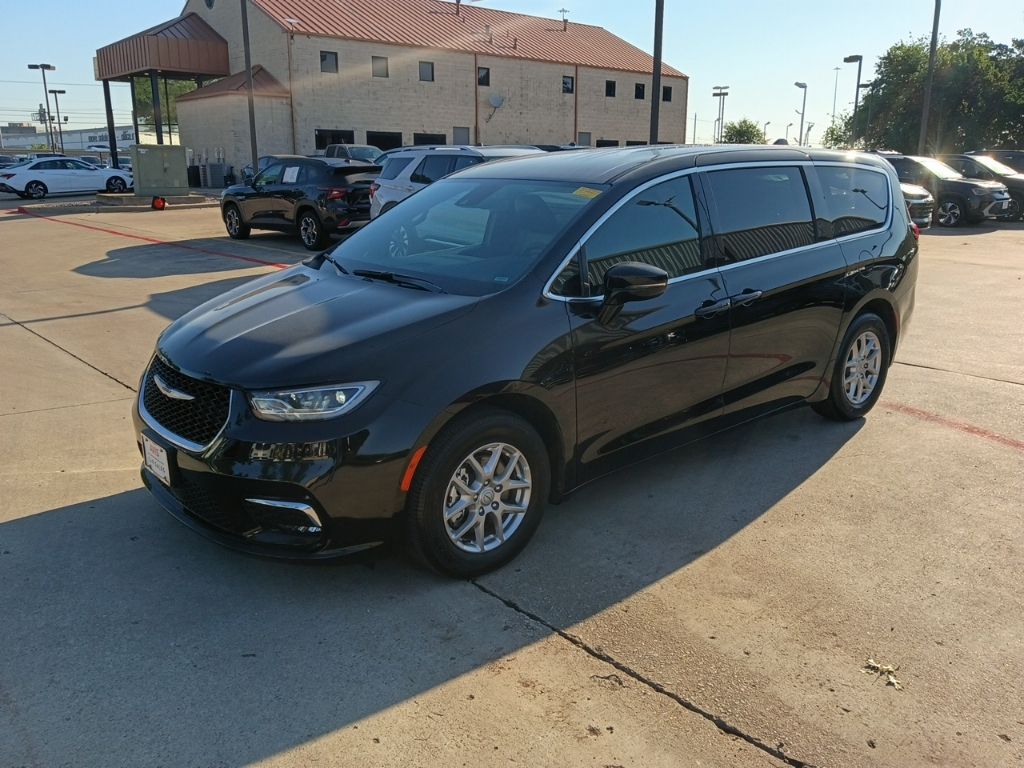 Thumbnail: 2025 Chrysler Pacifica - 1