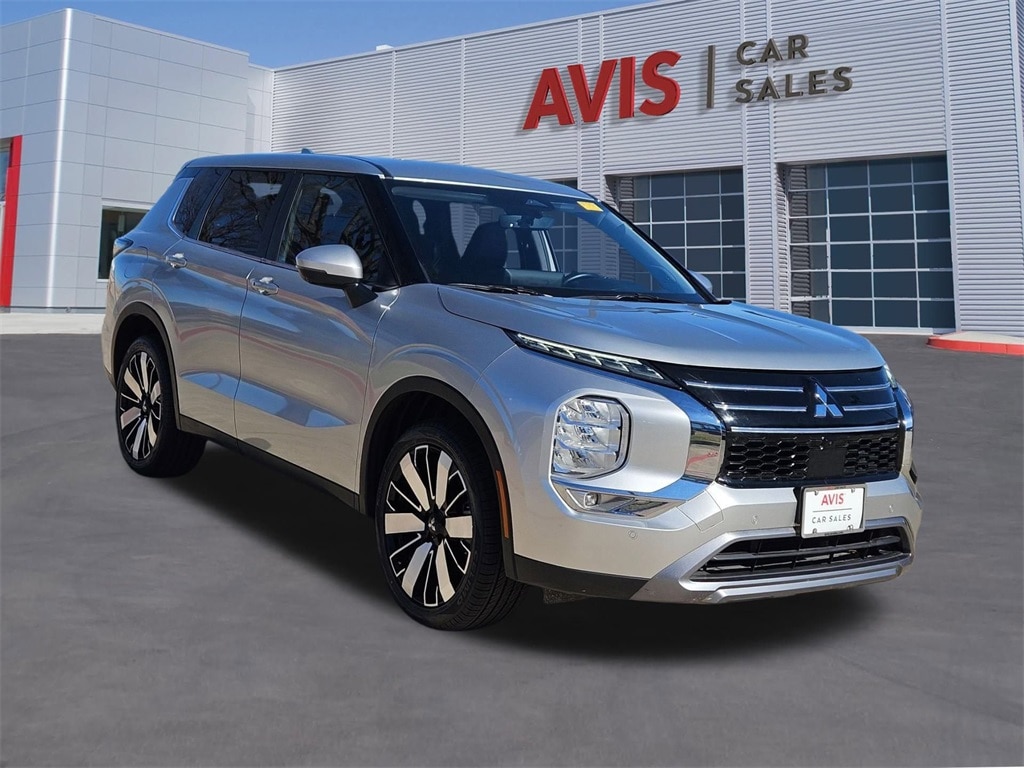 Thumbnail: 2025 Mitsubishi Outlander - 9