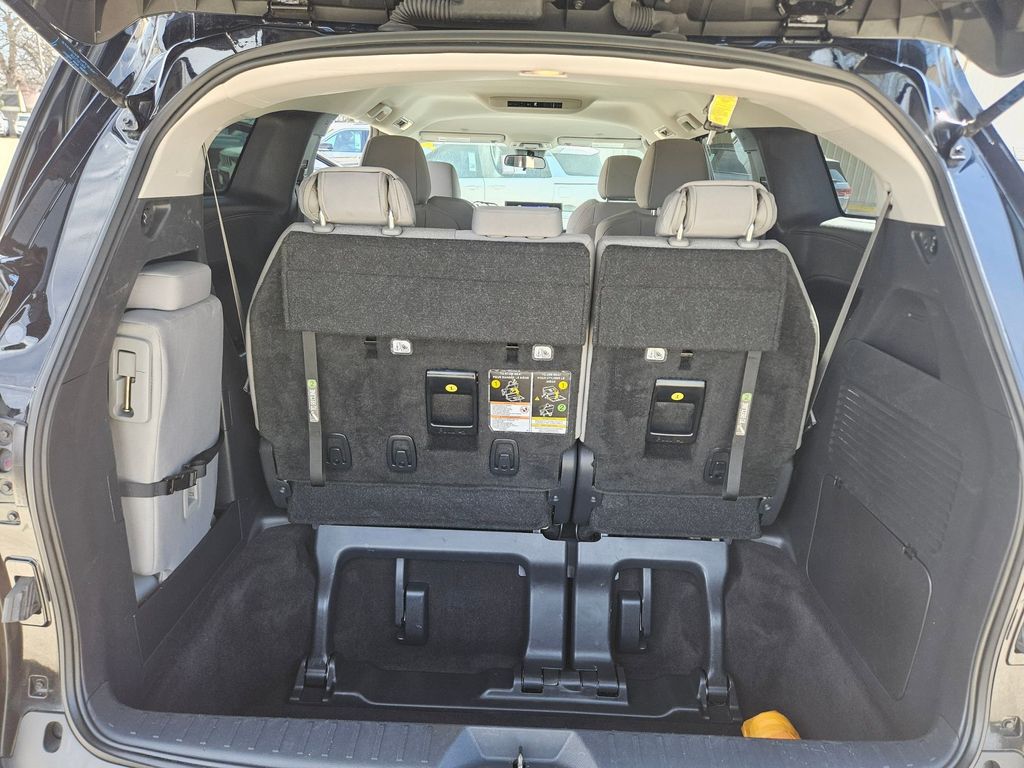 Thumbnail: 2025 Toyota Sienna - 24