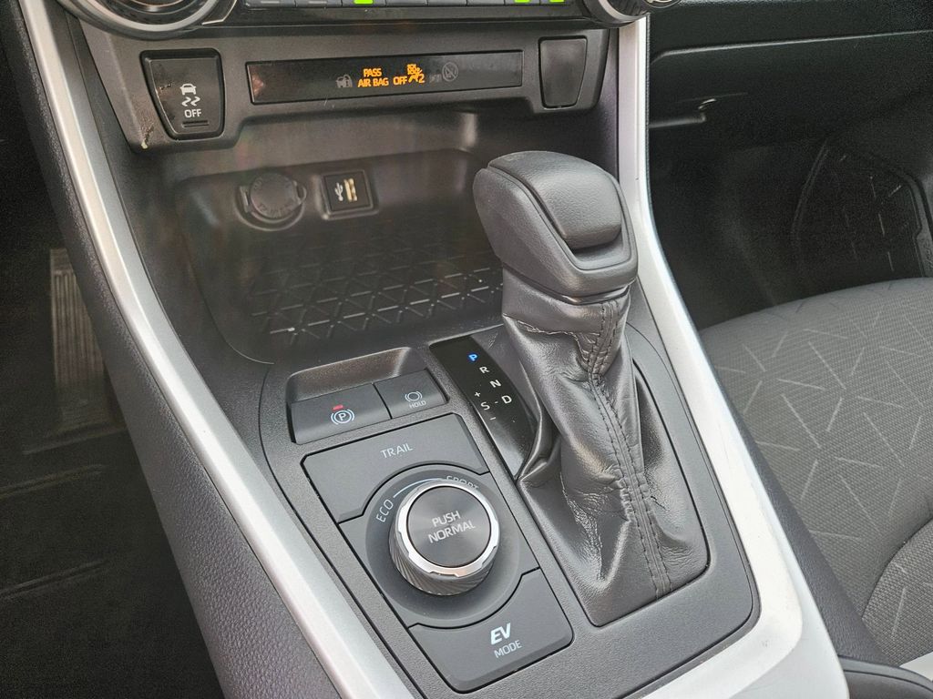 Thumbnail: 2025 Toyota RAV4 - 29