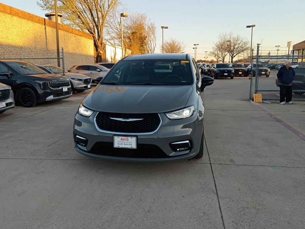 Thumbnail: 2025 Chrysler Pacifica - 5