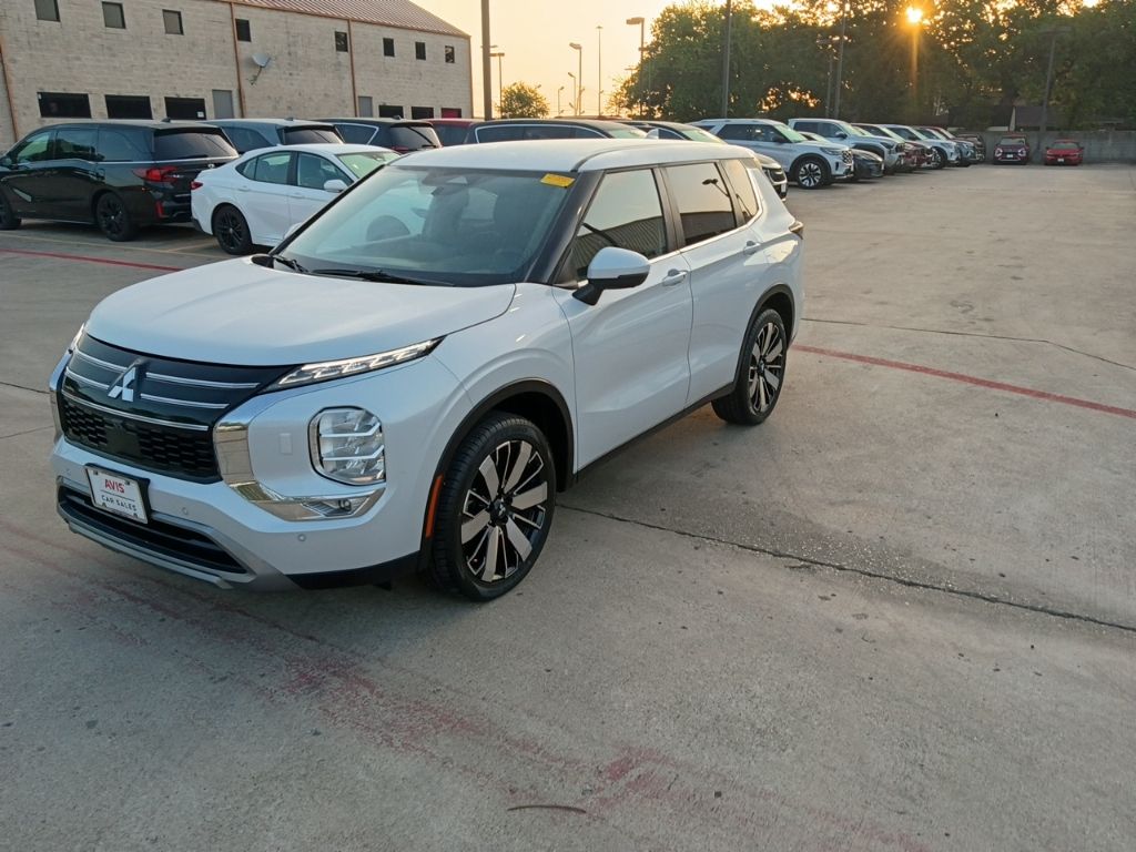 Thumbnail: 2025 Mitsubishi Outlander - 1