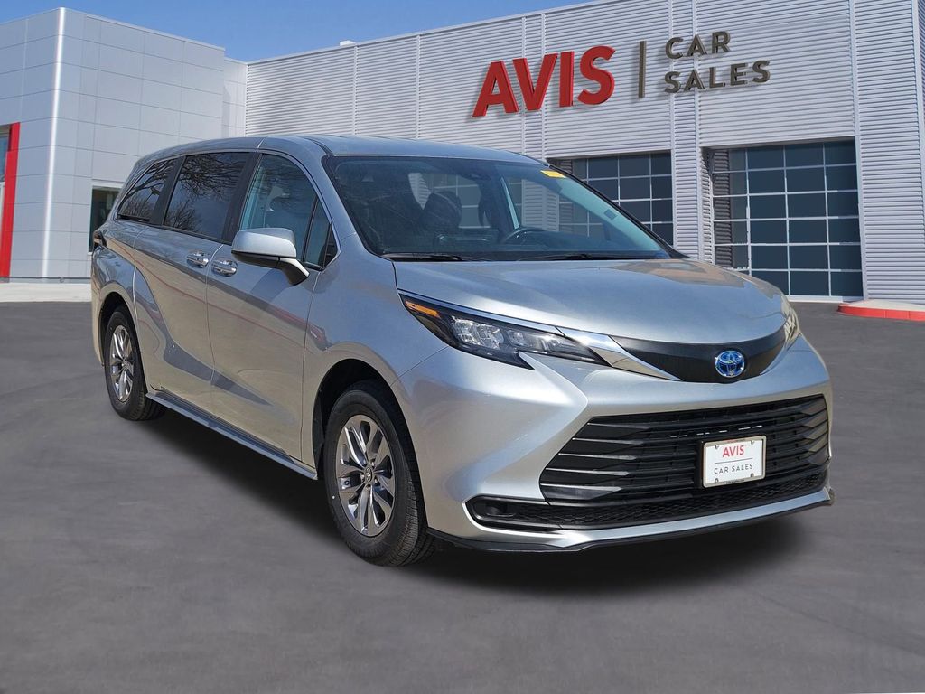 Thumbnail: 2025 Toyota Sienna - 9