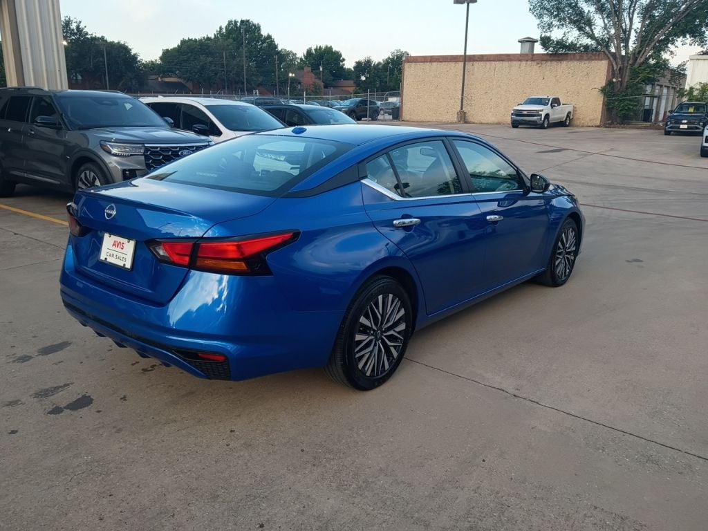 Thumbnail: 2025 Nissan Altima - 6