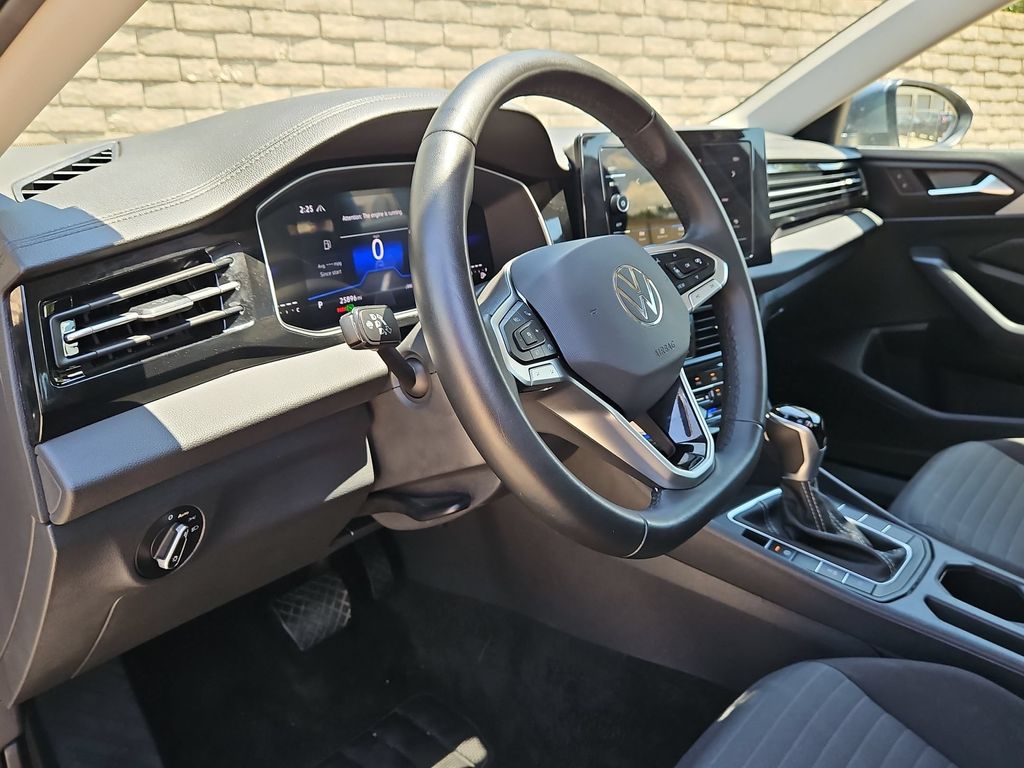 Thumbnail: 2025 Volkswagen Jetta - 15