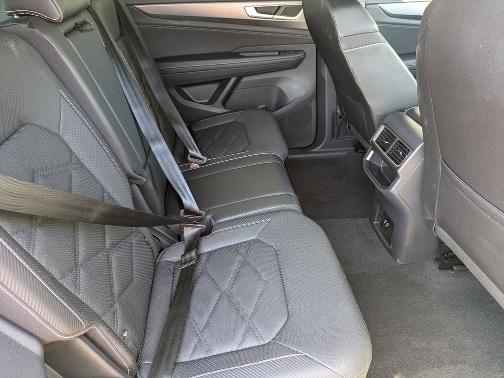 2025 Volkswagen Atlas Cross Sport SE w/Tech - Photo 29