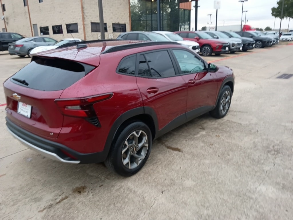 Thumbnail: 2025 Chevrolet Trax - 9