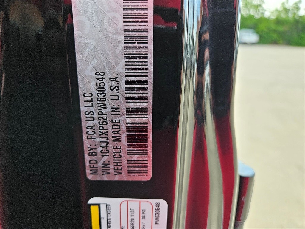 2023 Jeep Wrangler Sahara 33