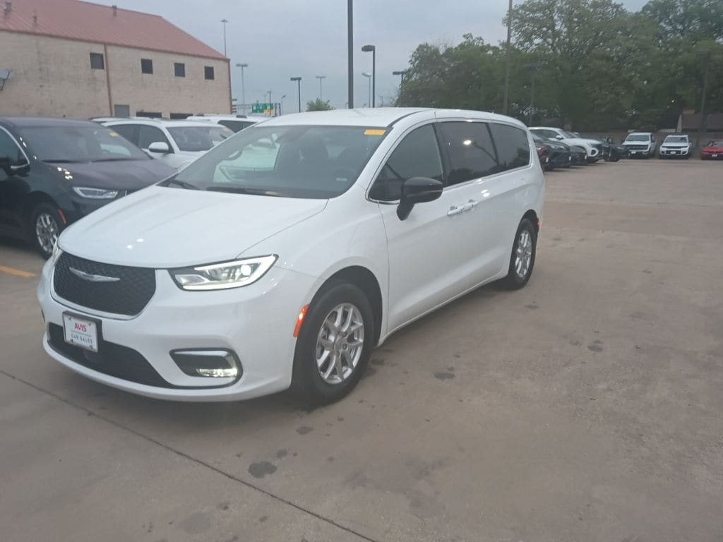 Thumbnail: 2025 Chrysler Pacifica - 1