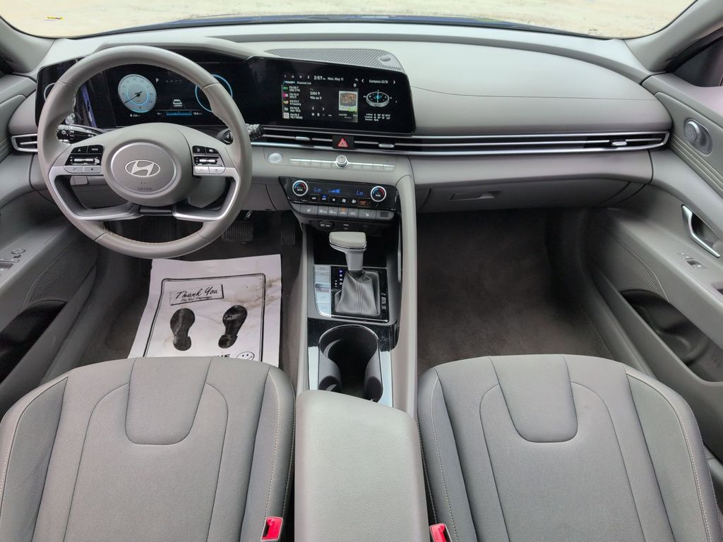 Thumbnail: 2025 Hyundai Elantra - 25