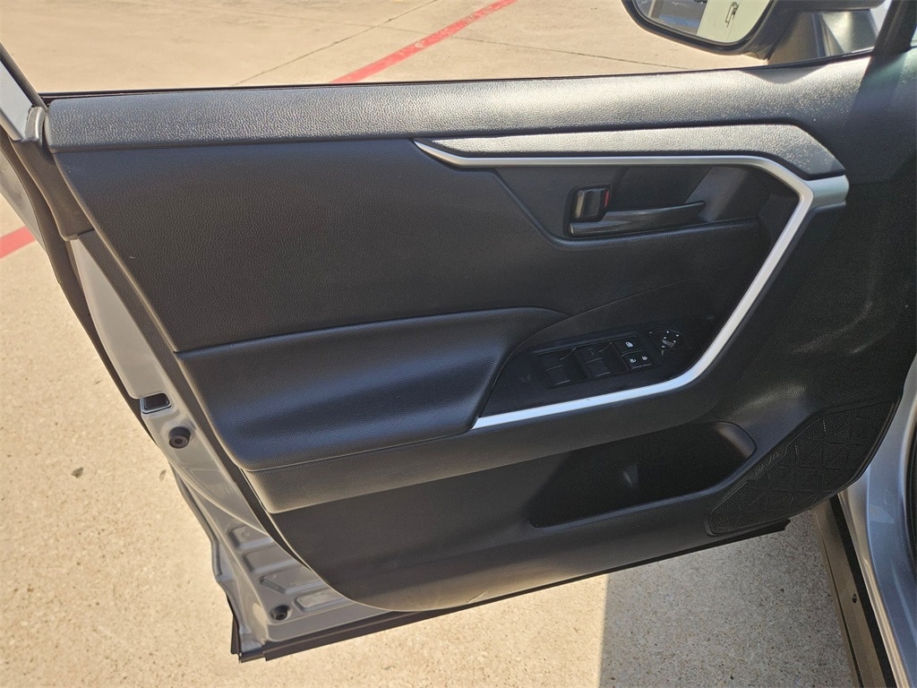 Thumbnail: 2025 Toyota RAV4 - 14