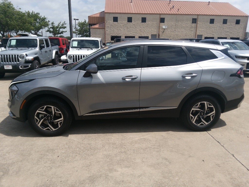 Thumbnail: 2023 Kia Sportage - 3