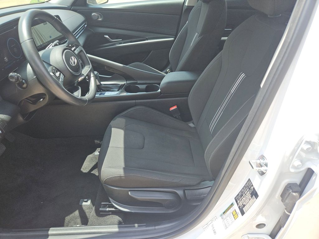 Thumbnail: 2025 Hyundai Elantra - 14