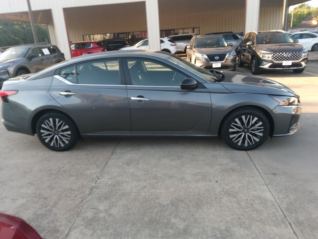 Thumbnail: 2024 Nissan Altima - 4