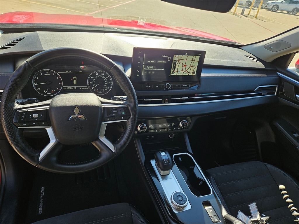 Thumbnail: 2025 Mitsubishi Outlander - 16